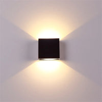 Applique Murale LED Cube Aluminium, Noire ou Blanche, 10 cm, 6 W