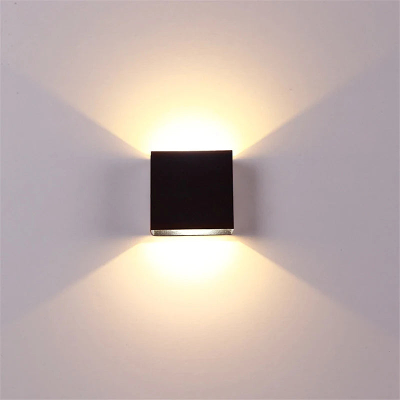 Applique Murale LED Cube Aluminium, Noire ou Blanche, 10 cm, 6 W