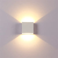 Applique Murale LED Cube Aluminium, Noire ou Blanche, 10 cm, 6 W