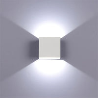 Applique Murale LED Cube Aluminium, Noire ou Blanche, 10 cm, 6 W