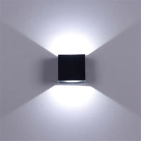 Applique Murale LED Cube Aluminium, Noire ou Blanche, 10 cm, 6 W
