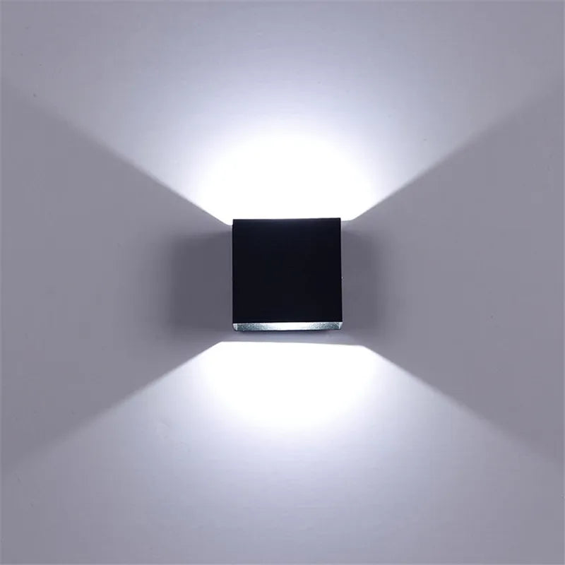 Applique Murale LED Cube Aluminium, Noire ou Blanche, 10 cm, 6 W