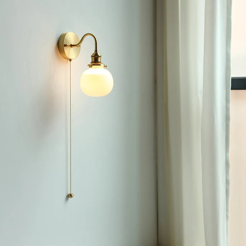 Applique Salle de Bain Dorée Globe Verre Côtelé, Opalin ou Bleu