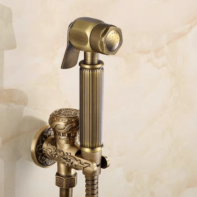 Douchette WC Laiton Doré ou Bronze Antique à Manche Ouvragé et Robinet