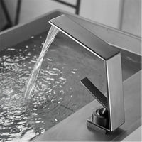 Mitigeur Lavabo Cascade Doré Brossé en Laiton, Design Angulaire Monotrou