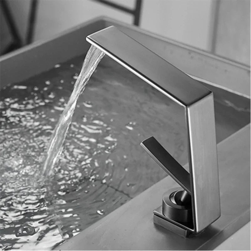 Mitigeur Lavabo Cascade Doré Brossé en Laiton, Design Angulaire Monotrou