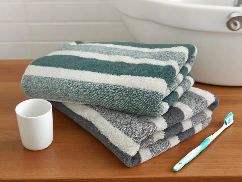 Serviette de Bain Rayée 70 x 130 cm, Vert Sauge ou Gris