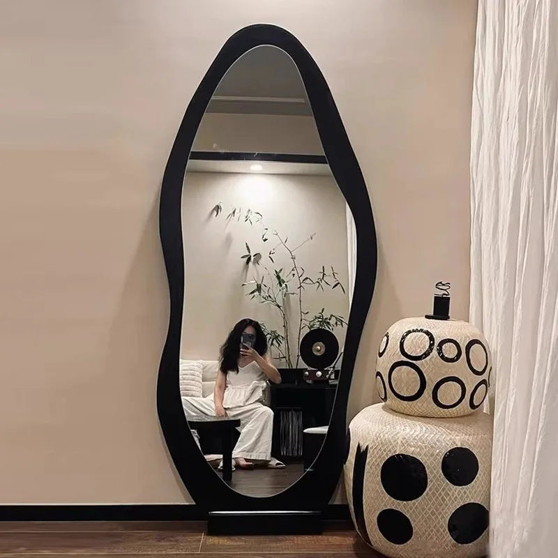 Miroir sur Pied Forme Organique Noir ou Noyer