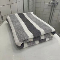 Serviette de Bain Rayée 70 x 130 cm, Vert Sauge ou Gris