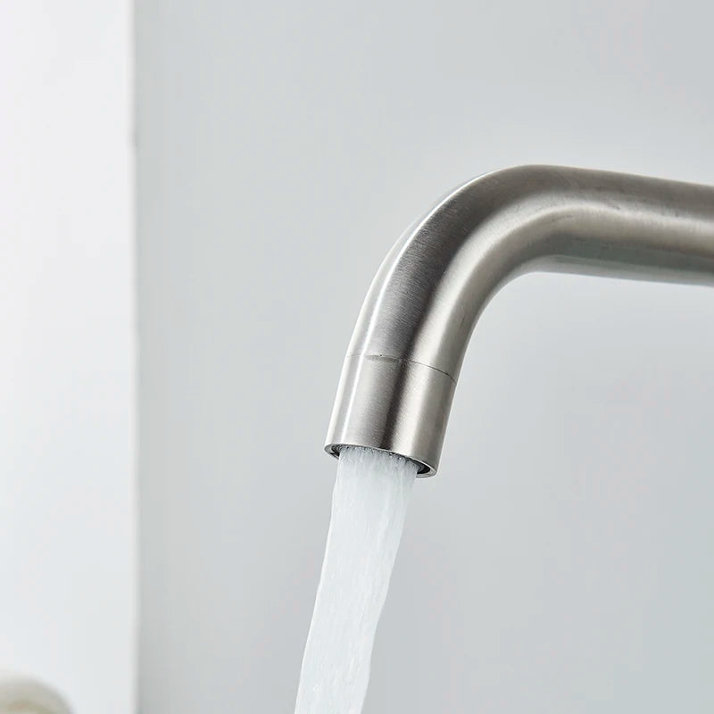 Robinet Mural Lavabo Nickel Brossé, Mitigeur Eau Chaude et Froide Bec Pivotant