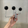 Patère Salle de Bain Murale Pivotante à 3 Bras, Fer et Boules de Bois