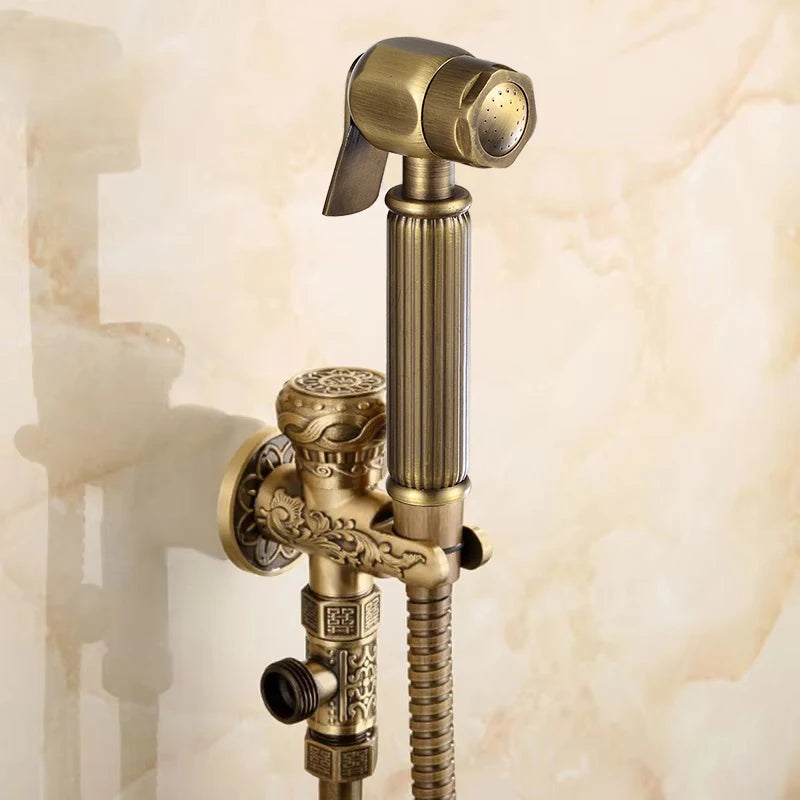 Douchette WC Laiton Doré ou Bronze Antique à Manche Ouvragé et Robinet