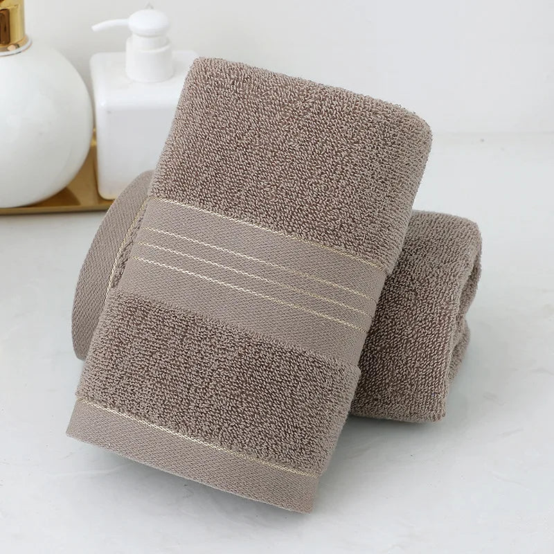 Serviette de Toilette Coton Taupe, Crème ou Bleu, Lignes Dorées 32 x 72 cm