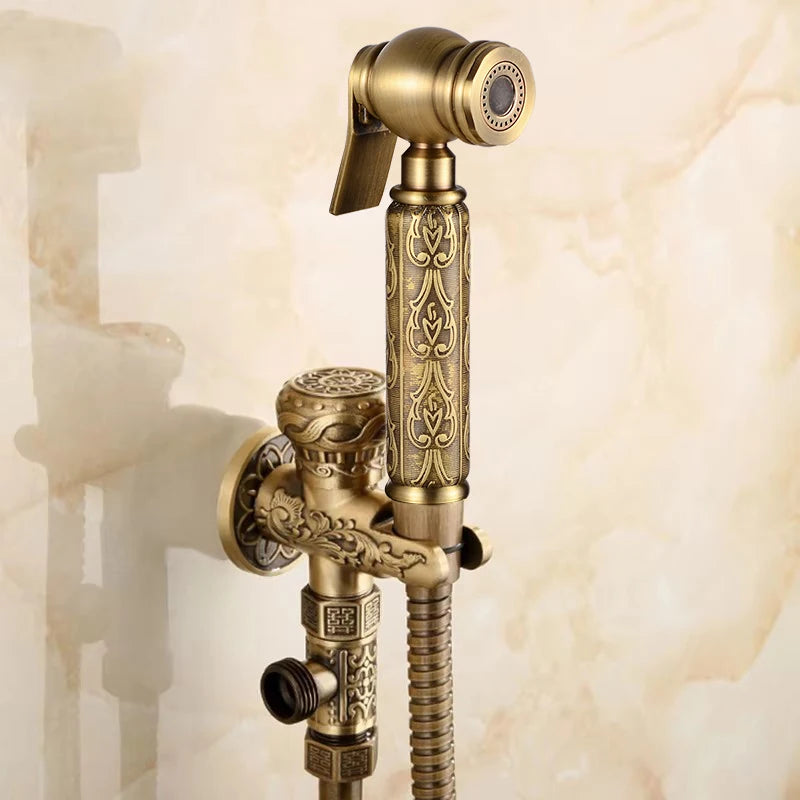 Douchette WC Laiton Doré ou Bronze Antique à Manche Ouvragé et Robinet
