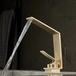 Mitigeur Lavabo Cascade Doré Brossé en Laiton, Design Angulaire Monotrou