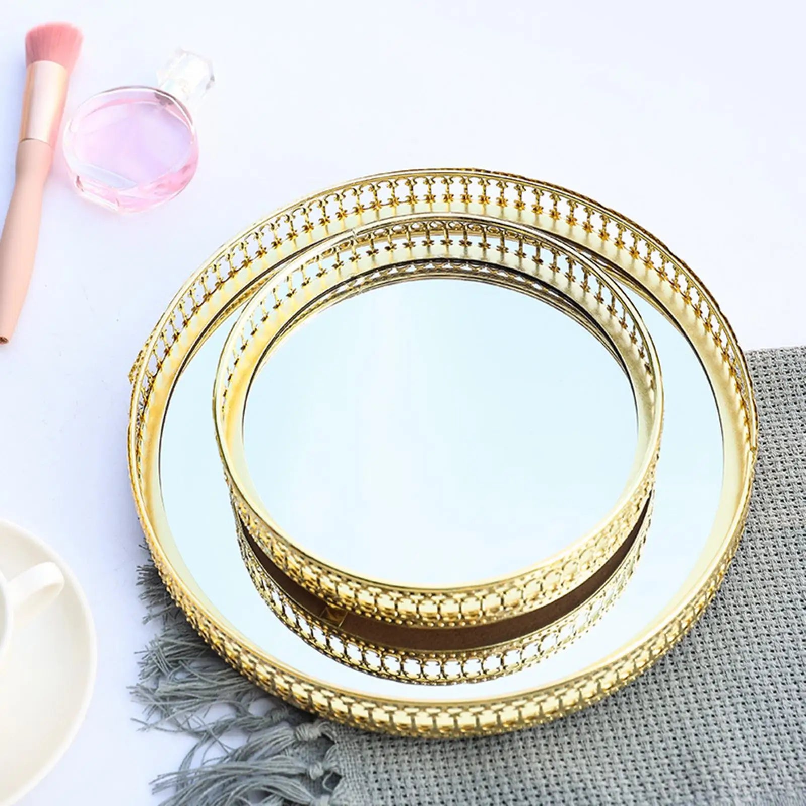 Plateau Miroir Rond Doré à Bord Ajouré, Verre et Métal 17,5 cm
