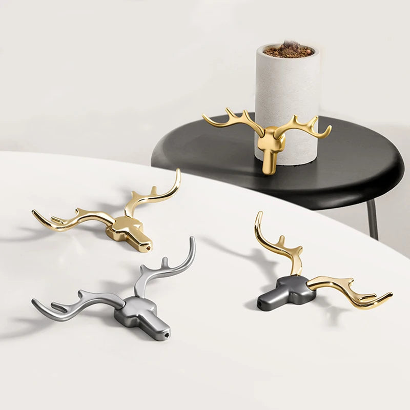 Patère Murale Bois de Cerf Alliage de Zinc Noir, Doré ou Argent