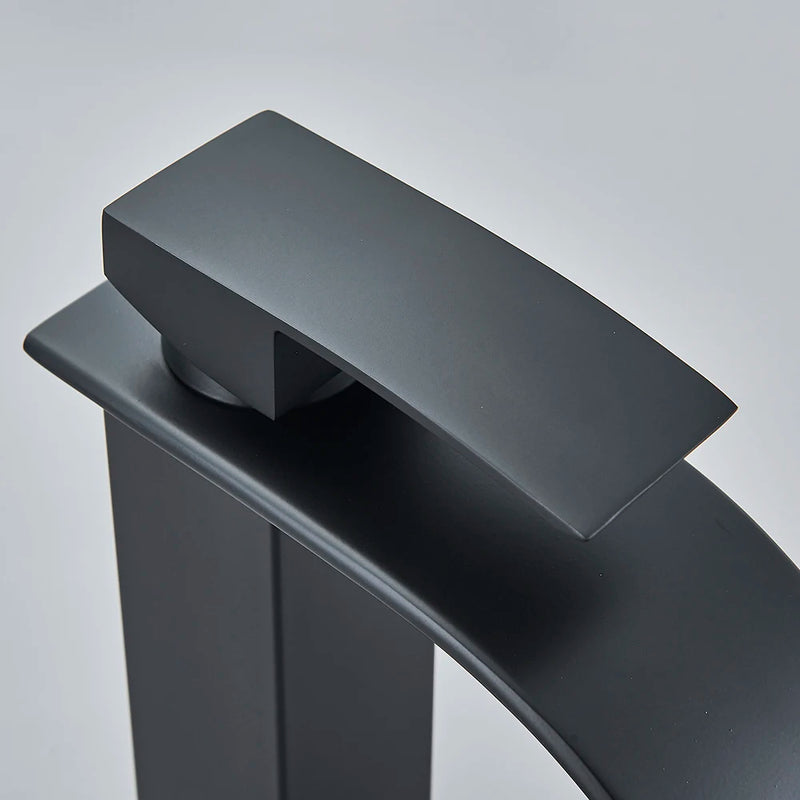 Mitigeur Lavabo Cascade Carré Noir Mat