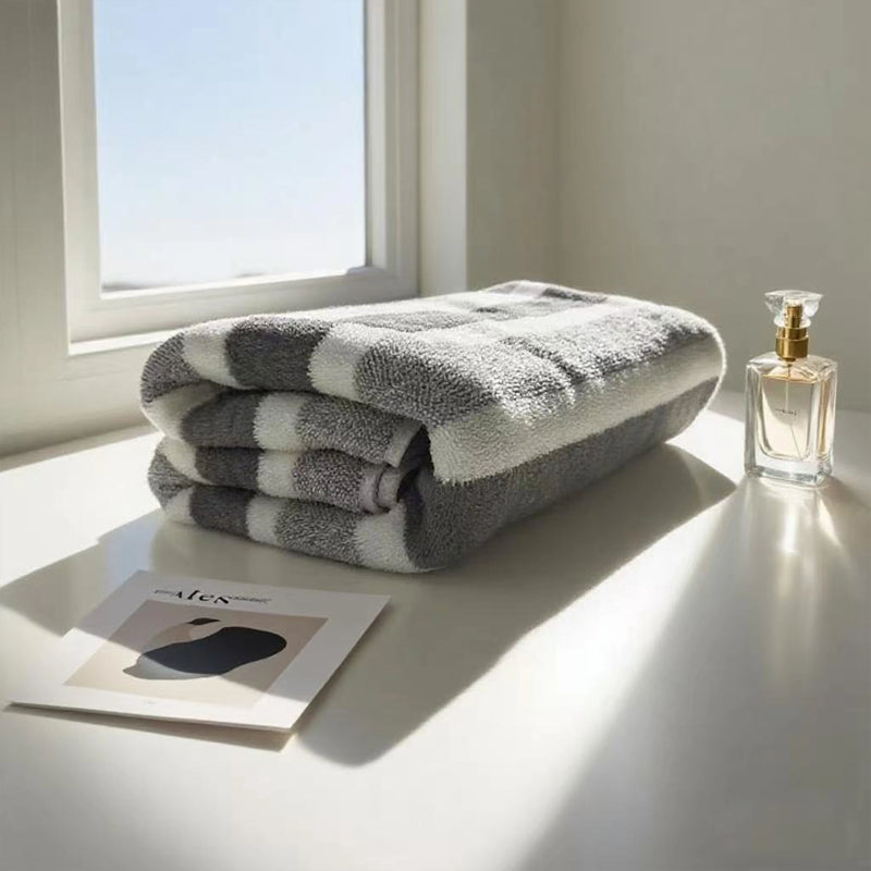 Serviette de Bain Rayée 70 x 130 cm, Vert Sauge ou Gris